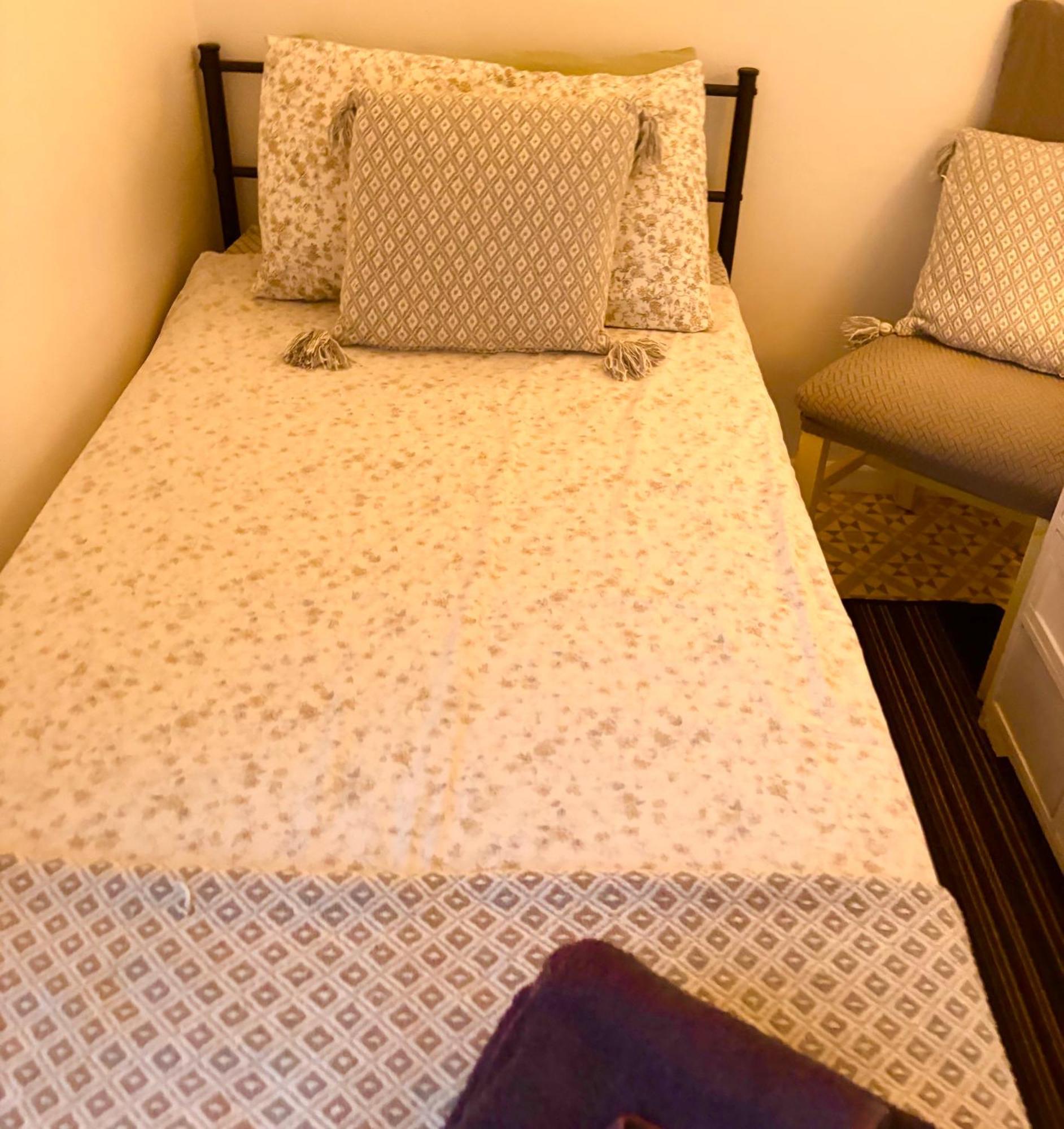 Private Access Small Room In Leicester Free Parking Drinks Bagian luar foto
